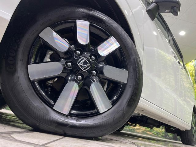 �y15�C���`�A���~�z�C�[���z�O�ςɃ}�b�`�����A���~�z�C�[���𑕒����Ă���܂��B�e��A���~�z�C�[����A�X�^�b�h���X�^�C�����戵�����Ă���܂��B���񂲑��k����������