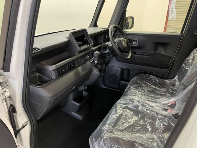 助手席も極端な使用感などなく綺麗な状態です!匂いなど気になる方は是非ご来店ください!!