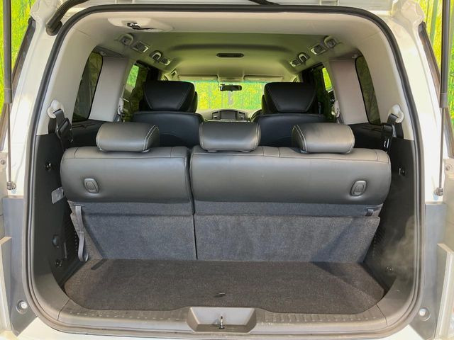 ���i�̂���������ʋ΁A���}���ɏ\���ȉ׎��X�y�[�X���m�ۂ��Ă���܂��B�Z�J���h�V�[�g��|���ƁA�傫�ȉו��̐ύڂ��\�ł���