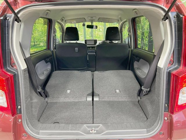 ���i�̂���������ʋ΁A���}���ɏ\���ȉ׎��X�y�[�X���m�ۂ��Ă���܂��B�Z�J���h�V�[�g��|���ƁA�傫�ȉו��̐ύڂ��\�ł���