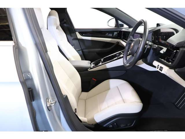 2.9L��V6�^�[�{�G���W���́A�u�[�X�g�A�b�v����23ps�̃p���[�A�b�v�ƂȂ��Ă���܂��B�X�|�[�c���s����X���܂Ń}���`�ł���蒸����ԗ��ł��B