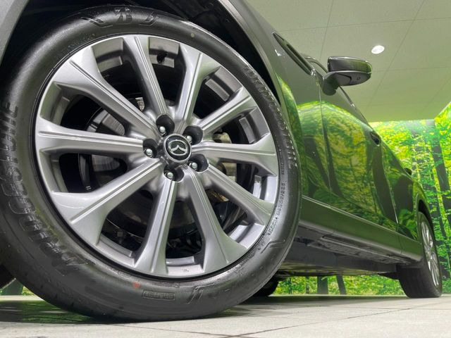 �y����20�C���`�A���~�z�C�[���z�O�ςɃ}�b�`���������A���~�z�C�[���𑕒����Ă���܂��B�e��ЊO�A���~�z�C�[����A�X�^�b�h���X�^�C�����戵�����Ă���܂��B���񂲑��k����������