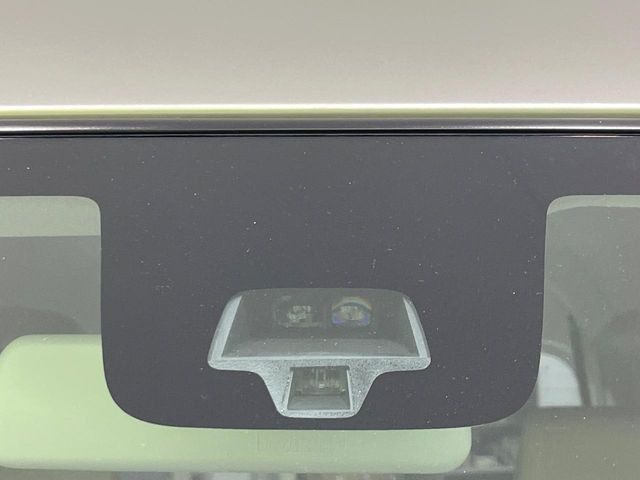 �y�C���e���W�F���g�G�}�[�W�F���V�[�u���[�L�z�t�����g�J�����őO���̎ԗ�����s�҂����m�B�Փ˂������Ȏ��͏Փ˔�Q�y���u���[�L���쓮�A�Փˉ�����T�|�[�g�B�����S�Ƀh���C�u�����y���݂��������܂��B