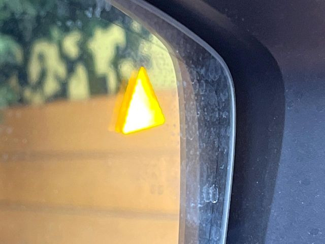 �y�u���C���h�X�|�b�g���j�^�����O�z���s���A�h�A�~���[�̎��p�ɂȂ�₷���ӏ��Ɍ㑱�Ԃ��ڋ߂���ƃT�C�h�~���[�t�߂Ɍx����\���A�h���C�o�[�ɒ��ӊ��N�����Ă���܂��B