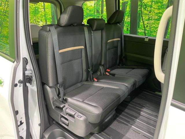 �Z�J���h�V�[�g�͒������������ƂȂ��Ă���A�X���C�h����ΒʘH�X�y�[�X���o��!�O��̈ړ����Ƃ��Ă��ȒP�ł���������A8����Ԏ������K�ȍ���S�n�̃V�[�g�ƂȂ��Ă��܂���