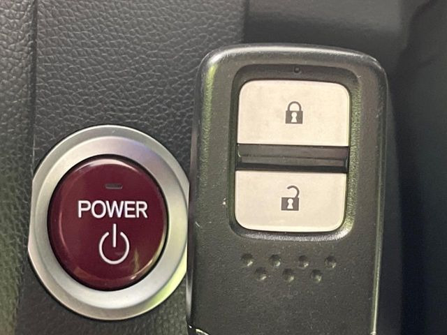 �yHonda�X�}�[�g�L�[�z�J�o����|�P�b�g�ɓ��ꂽ�܂܂ł��h�A�̎{���E�������\�ȃX�}�[�g�L�[�𑕔��B�G���W���̃I���E�I�t�����J�M�����o���K�v����������Ƃ��Ă��֗��ł���