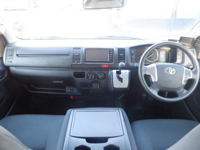 車内は専門業者にて室内クリーニング施工済みなので、大変清潔です。オリックス自動車ではみなさまに快適なドライブをお約束します。