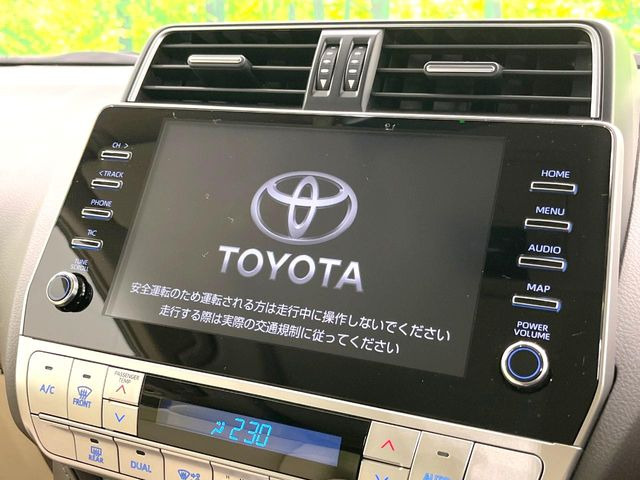 【大画面ナビ】人気の大型9インチナビを装備。存在感のある大画面はインパクト大!ナビ利用時のマップ表示は見やすく、テレビやDVDは臨場感がアップ!いつものドライブがグッと楽しくなります♪