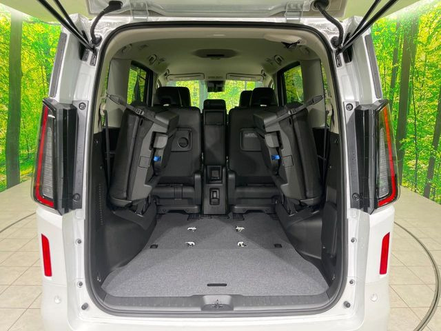 ���i�̂���������ʋ΁A���}���ɏ\���ȉ׎��X�y�[�X���m�ۂ��Ă���܂��B�Z�J���h�V�[�g��|���ƁA�傫�ȉו��̐ύڂ��\�ł���