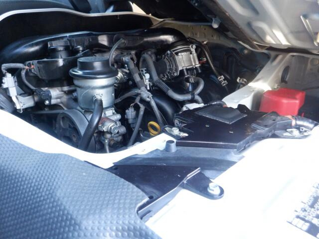 オリックス自動車保証付です。1年間走行距離無制限の保証となっております。消耗品・油脂類は除きます(輸入車は、6ヶ月もしくは5,000kmまで)。全国に提携工場があるので、遠方の方も安心ですよ。