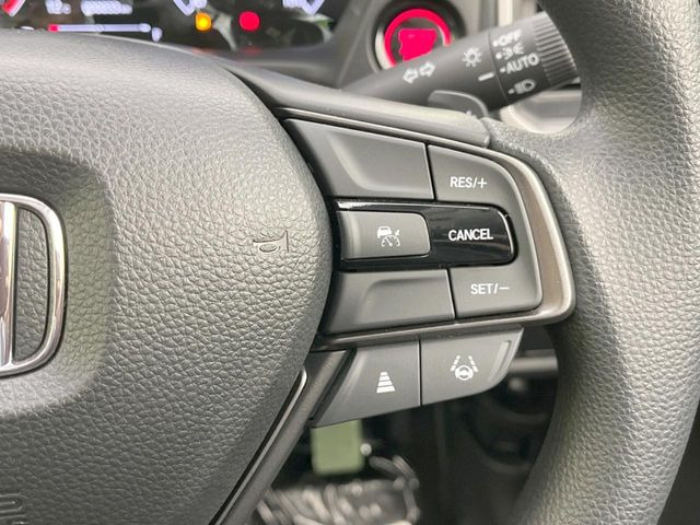 【アダプティブクルーズコントロール】高速道路での長距離走行が楽に!!自動で速度を保つクルーズコントロールが、衝突軽減システムと連携し、前方の車両を感知して車間を保つように速度調節してくれます!!