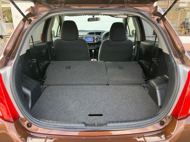 ���i�̂���������ʋ΁A���}���ɏ\���ȉ׎��X�y�[�X���m�ۂ��Ă���܂��B�Z�J���h�V�[�g��|���ƁA�傫�ȉו��̐ύڂ��\�ł���