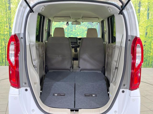 積み下ろしのしやすいデッキにはたっぷりと荷物を積み込んでいただけます。遊びから仕事まで、様々なシーンで頼れます♪