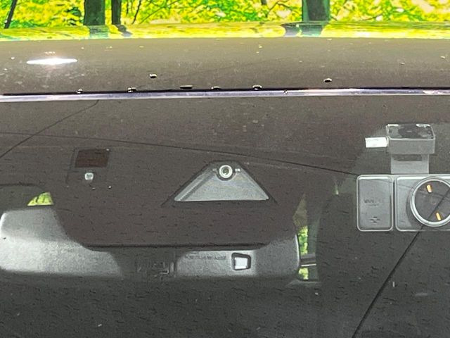 �y�X�}�[�g�V�e�B�u���[�L�T�|�[�g�z�ᑬ���s���ɑO���̎ԗ�����F�����A�Փ˂������Ȏ��͌x��ƃu���[�L�ŏՓˉ���Ɣ�Q�y�����A�V�X�g�B�����S�Ƀh���C�u�����y���݂��������܂��B