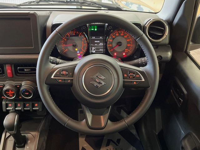 �y�����v�����X�e�A�����O�z�㎿�Ȋv���g�p���邱�ƂŁA��ɂ����������݂ƂĂ��^�]���₷���n���h���ł���