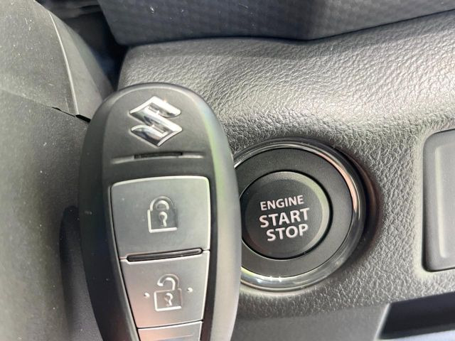 �y�L�[���X�X�^�[�g�V�X�e���z�J�o����|�P�b�g�ɓ��ꂽ�܂܂ł��h�A�̎{���E�������\�ȃX�}�[�g�L�[�𑕔��B�G���W���̃I���E�I�t�����J�M�����o���K�v����������Ƃ��Ă��֗��ł���