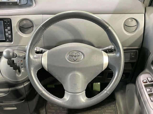 �y�����v�����X�e�A�����O�z�㎿�Ȋv���g�p���邱�ƂŁA��ɂ����������݂ƂĂ��^�]���₷���n���h���ł���