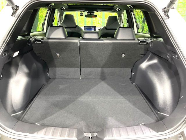 ���i�̂���������ʋ΁A���}���ɏ\���ȉ׎��X�y�[�X���m�ۂ��Ă���܂��B�Z�J���h�V�[�g��|���ƁA�傫�ȉו��̐ύڂ��\�ł���