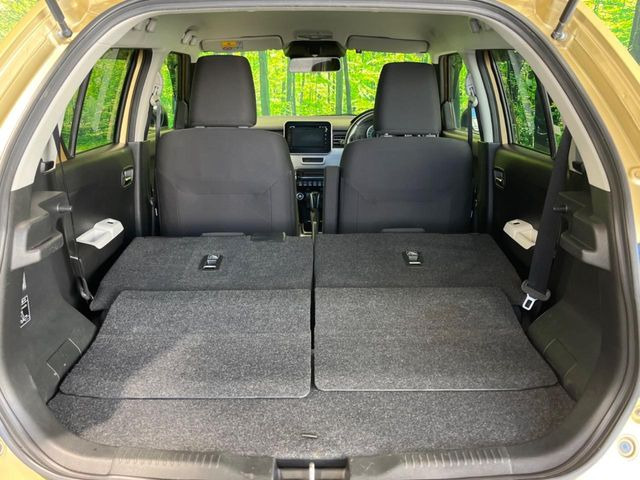 ���i�̂���������ʋ΁A���}���ɏ\���ȉ׎��X�y�[�X���m�ۂ��Ă���܂��B�Z�J���h�V�[�g��|���ƁA�傫�ȉו��̐ύڂ��\�ł���