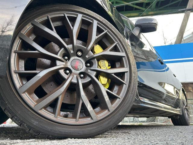 �y����19�C���`�A���~�z�C�[���z�O�ςɃ}�b�`���������A���~�z�C�[���𑕒����Ă���܂��B�e��ЊO�A���~�z�C�[����A�X�^�b�h���X�^�C�����戵�����Ă���܂��B���񂲑��k����������