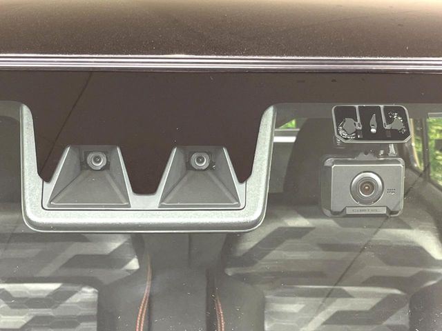 �y�X�}�[�g�A�V�X�g�z���s���ɑO���̎ԗ�����F�����A�Փ˂������Ȏ��͌x��ƃu���[�L�ŏՓˉ���Ɣ�Q�y�����A�V�X�g�B�����S�Ƀh���C�u�����y���݂��������܂��B