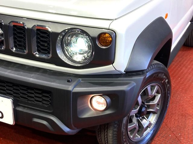 �yLED�w�b�h���C�g�z���V����ԑ��s�����ǍD�Ȏ��E���m�ۂ����S���ĉ^�]�ł��鍂�P�xLED�w�b�h���C�g�𑕔�!�_�����x�������A����d�͂��}�����Ă��܂��B