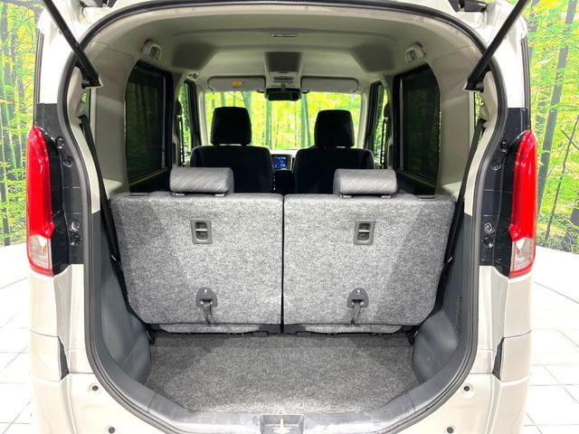 ���i�̂���������ʋ΁A���}���ɏ\���ȉ׎��X�y�[�X���m�ۂ��Ă���܂��B�Z�J���h�V�[�g��|���ƁA�傫�ȉו��̐ύڂ��\�ł���