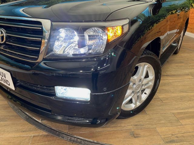 �yLED�w�b�h���C�g�z���V����ԑ��s�����ǍD�Ȏ��E���m�ۂ����S���ĉ^�]�ł��鍂�P�xLED�w�b�h���C�g�𑕔�!�_�����x�������A����d�͂��}�����Ă��܂��B