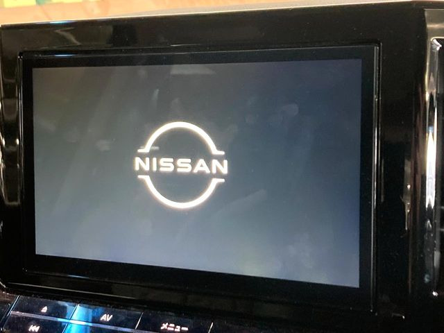 �y�����i�r�z�l�C�̏����i�r�𑕔����Ă���܂��B�i�r�̎g���₷���͂������A�I�[�f�B�I�@�\���[��!�L�����v�◷�s�͂������A�ʋ΂┃�����ȂǕ��i�̃h���C�u���y�����Ȃ�͂���