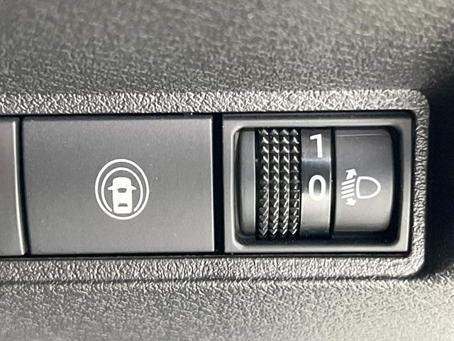 �y�C���e���W�F���g�G�}�[�W�F���V�[�u���[�L�z�t�����g�J�����őO���̎ԗ�����s�҂����m�B�Փ˂������Ȏ��͏Փ˔�Q�y���u���[�L���쓮�A�Փˉ�����T�|�[�g�B�����S�Ƀh���C�u�����y���݂��������܂��B