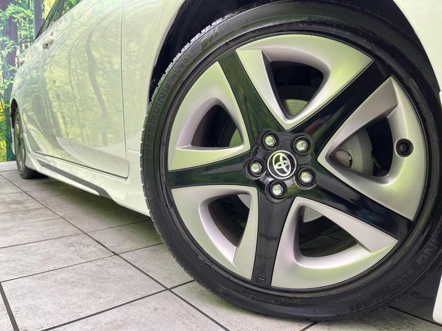 【純正17インチアルミホイール】外観にマッチした純正アルミホイールを装着しております。各種社外アルミホイールや、スタッドレスタイヤも取扱いしております。是非ご相談ください♪