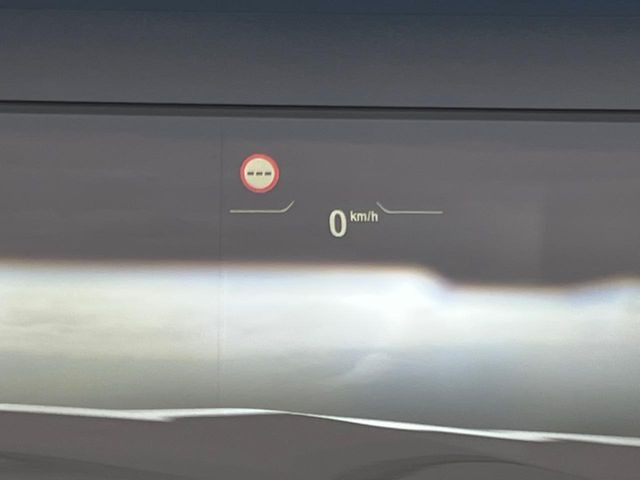 ���w�b�h�A�b�v�f�B�X�v���C:���݂̑��x�⑖�s�����f�W�^���\���ŉ^�]�ȑO���̃K���X�ɓ��e!�^�]���A���������炳���K�v�ȏ����m�F�ł���̂łƂ��Ă��֗��ň��S!