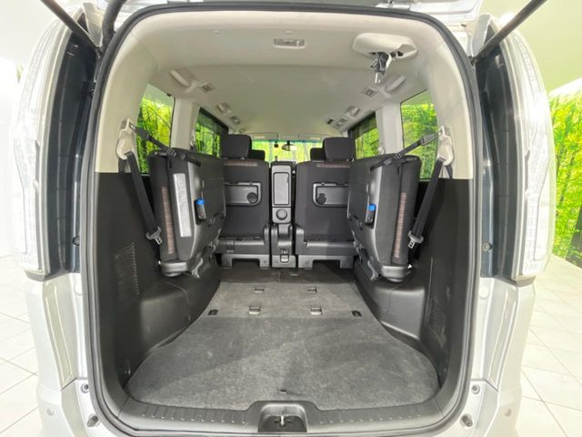 ���i�̂���������ʋ΁A���}���ɏ\���ȉ׎��X�y�[�X���m�ۂ��Ă���܂��B�Z�J���h�V�[�g��|���ƁA�傫�ȉו��̐ύڂ��\�ł���