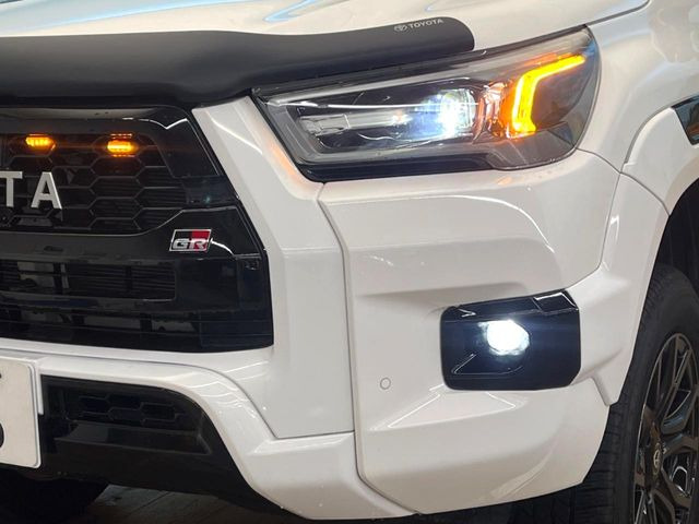 �yLED�w�b�h���C�g�z���V����ԑ��s�����ǍD�Ȏ��E���m�ۂ����S���ĉ^�]�ł��鍂�P�xLED�w�b�h���C�g�𑕔�!�_�����x�������A����d�͂��}�����Ă��܂��B