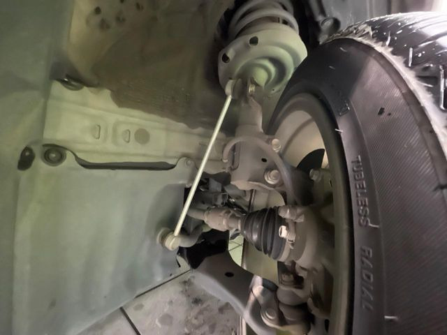 お車を安心してお乗りいただく為には、足回りの定期点検が欠かせません。サービスサポート(有償保証)では無料点検もご提供しており、安心のカーライフをお過ごしいただけるサポート体制が整っています。