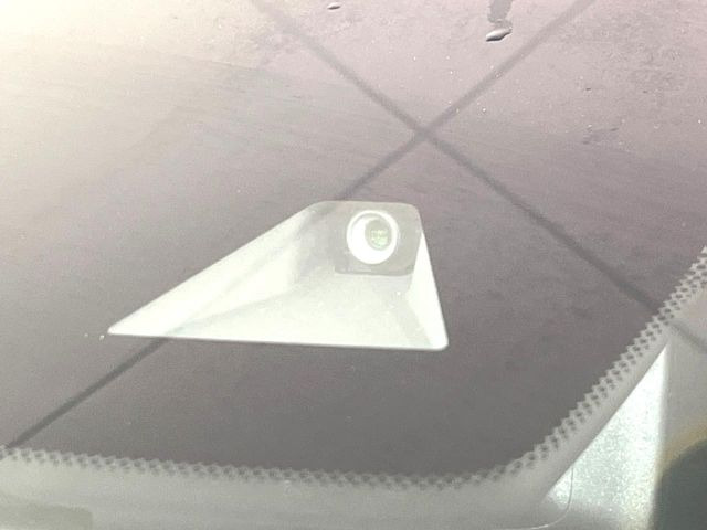 �y�G�}�[�W�F���V�[�u���[�L�z���s���ɑO���̎ԗ�����F�����A�Փ˂������Ȏ��͌x��ƃu���[�L�ŏՓˉ���Ɣ�Q�y�����A�V�X�g�B�����S�Ƀh���C�u�����y���݂��������܂��B