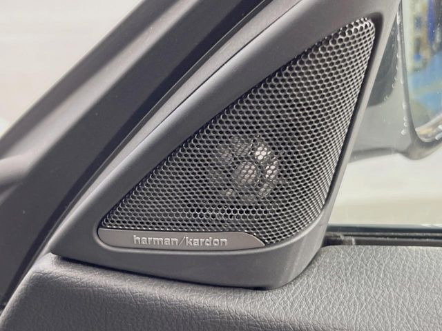 ��harman/kardon�T�E���h�V�X�e��:�I�[�f�B�I��僁�[�J�[����|����v���~�A���X�s�[�J�[�𑕔��B�����̃X�s�[�J�[����A���̗������܂ŕ����鍂�i���ȉ��y�����y���݂��������܂��B