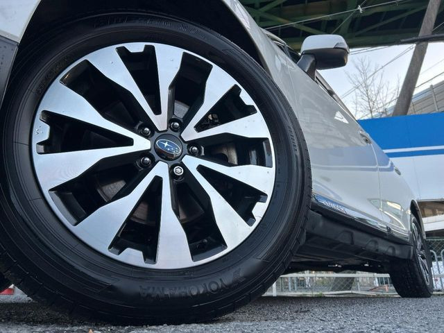 �y����18�C���`�A���~�z�C�[���z�O�ςɃ}�b�`���������A���~�z�C�[���𑕒����Ă���܂��B�e��ЊO�A���~�z�C�[����A�X�^�b�h���X�^�C�����戵�����Ă���܂��B���񂲑��k����������