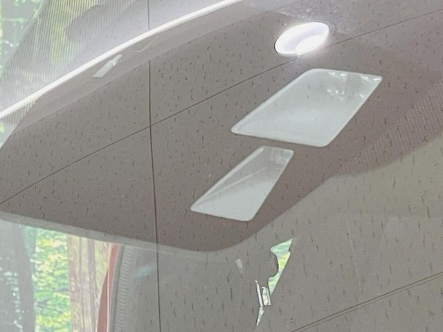 �yi-ACTIVESENSE�z���s���ɑO���̎ԗ�����F�����A�Փ˂������Ȏ��͌x��ƃu���[�L�ŏՓˉ���Ɣ�Q�y�����A�V�X�g�B�����S�Ƀh���C�u�����y���݂��������܂��B