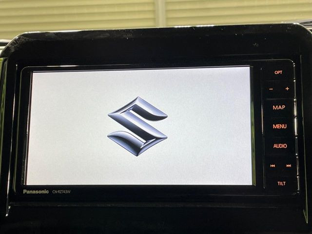 �y���[�J�[�����i�r�z�C���e���A�ɗn�����ރX�^�C���b�V���ȁu��p�݌v�v���[�J�[�i�r�𑕔��􎋔F���⑀�쐫�ȂǊ�{���\�ɂ��D��A���㎿�ȃJ�[���C�t�����y���݂��������܂��B