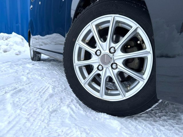 �y14�C���`�A���~�z�C�[���z�O�ςɃ}�b�`�����A���~�z�C�[���𑕒����Ă���܂��B�e��A���~�z�C�[����A�X�^�b�h���X�^�C�����戵�����Ă���܂��B���񂲑��k����������