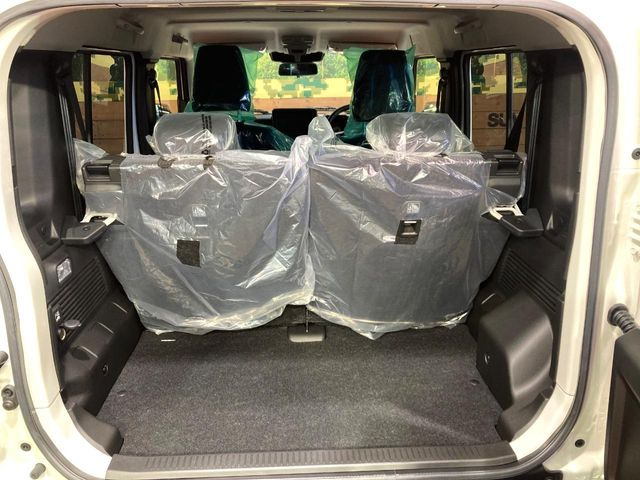 ���i�̂���������ʋ΁A���}���ɏ\���ȉ׎��X�y�[�X���m�ۂ��Ă���܂��B�Z�J���h�V�[�g��|���ƁA�傫�ȉו��̐ύڂ��\�ł���