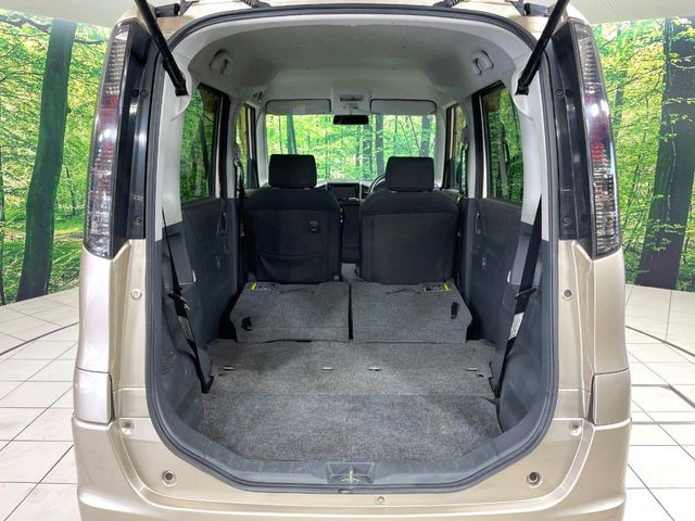 ���i�̂���������ʋ΁A���}���ɏ\���ȉ׎��X�y�[�X���m�ۂ��Ă���܂��B�Z�J���h�V�[�g��|���ƁA�傫�ȉו��̐ύڂ��\�ł���