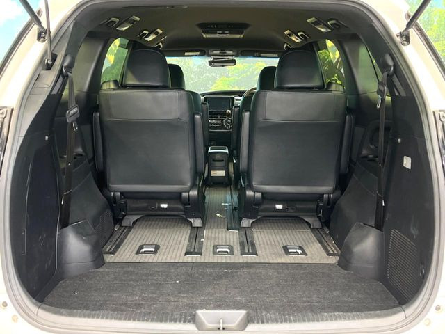 ���i�̂���������ʋ΁A���}���ɏ\���ȉ׎��X�y�[�X���m�ۂ��Ă���܂��B�Z�J���h�V�[�g��|���ƁA�傫�ȉו��̐ύڂ��\�ł���