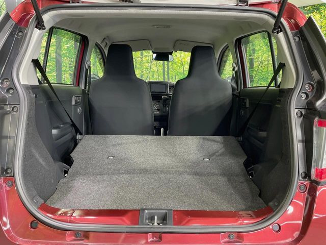 ���i�̂���������ʋ΁A���}���ɏ\���ȉ׎��X�y�[�X���m�ۂ��Ă���܂��B�Z�J���h�V�[�g��|���ƁA�傫�ȉו��̐ύڂ��\�ł���