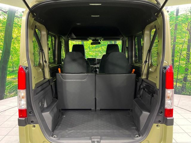 ���i�̂���������ʋ΁A���}���ɏ\���ȉ׎��X�y�[�X���m�ۂ��Ă���܂��B�Z�J���h�V�[�g��|���ƁA�傫�ȉו��̐ύڂ��\�ł���