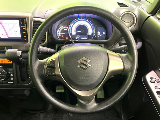 �y�X�e�A�����O�X�C�b�`�z�^�]���A�O������ڐ������炷���ƂȂ��A�I�[�f�B�I���̑��삪�\�ȕ֗��@�\!���S&���K�ȃh���C�u�����o���Ă���܂���