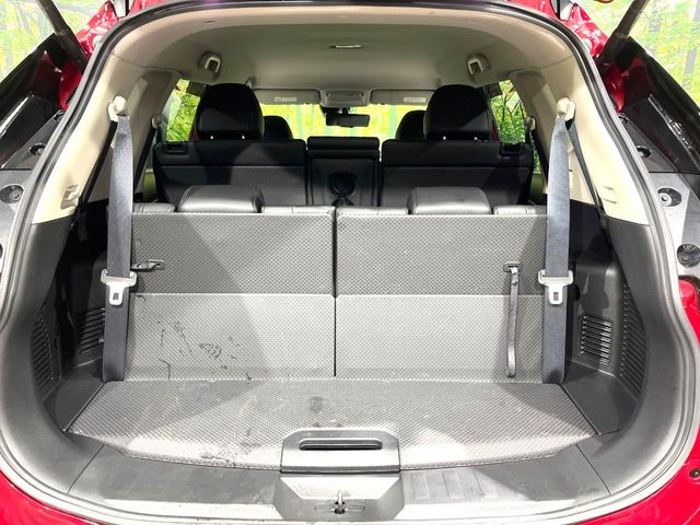 ���i�̂���������ʋ΁A���}���ɏ\���ȉ׎��X�y�[�X���m�ۂ��Ă���܂��B�Z�J���h�V�[�g��|���ƁA�傫�ȉו��̐ύڂ��\�ł���