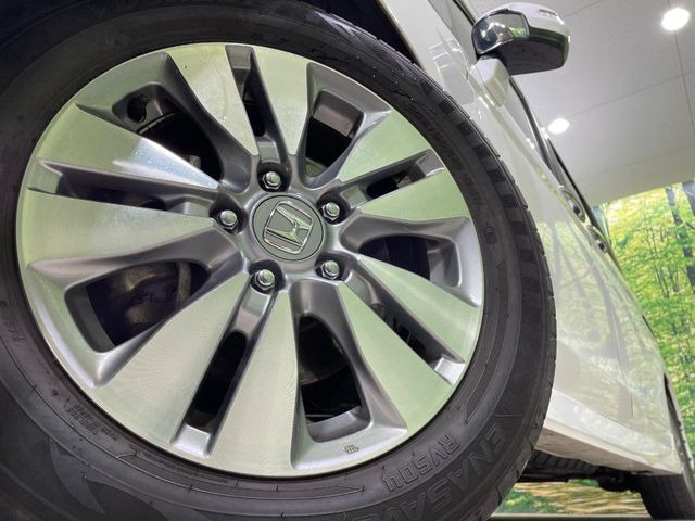 �y����16�C���`�A���~�z�C�[���z�O�ςɃ}�b�`���������A���~�z�C�[���𑕒����Ă���܂��B�e��ЊO�A���~�z�C�[����A�X�^�b�h���X�^�C�����戵�����Ă���܂��B���񂲑��k����������