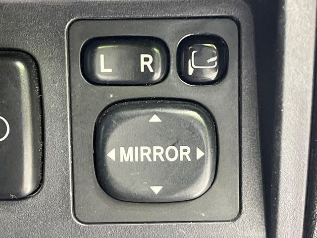 �y�d���i�[�~���[�z�T�C�h�~���[�͓d���i�[���ƂȂ��Ă���A�������ԏ�ł��L�Y�������X�N��}�����܂��B